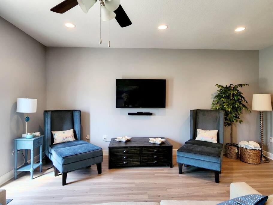 Ferienhaus Entire Home- Gorgeous 3br Townhome Pool, Grill, Washer, Dryer, 2 Free Drive Up Spaces Sleeps 6 Close To Everything Pcb! Panama Stadt
