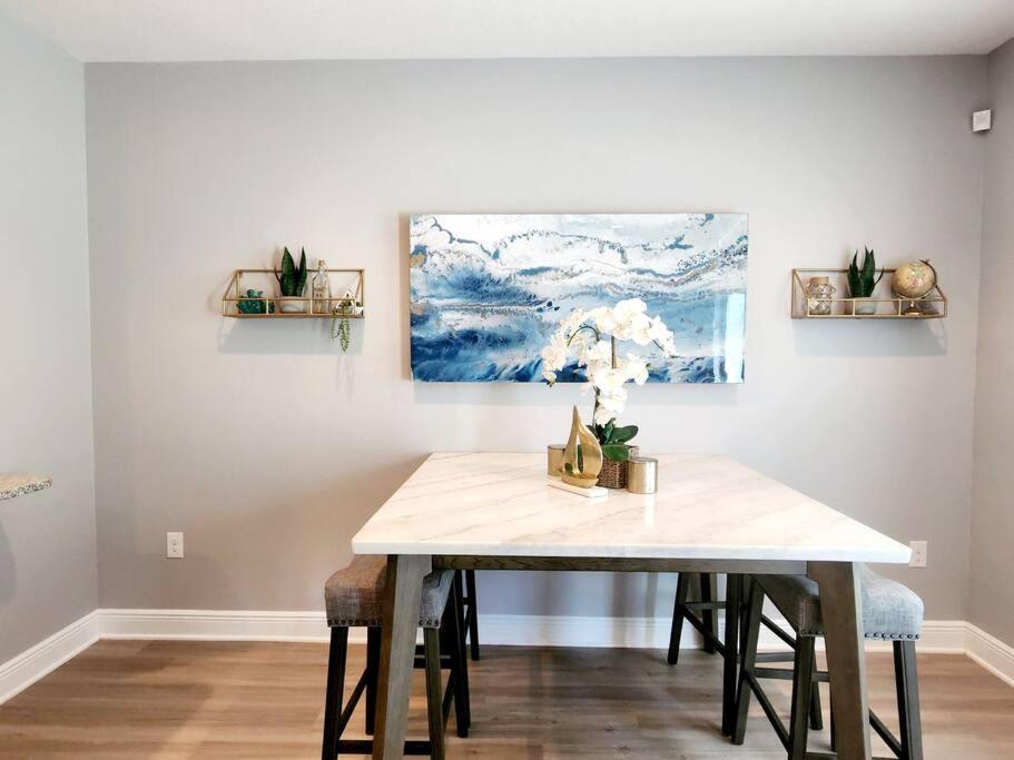 Entire Home- Gorgeous 3br Townhome Pool, Grill, Washer, Dryer, 2 Free Drive Up Spaces Sleeps 6 Close To Everything Pcb! Panama Stadt
